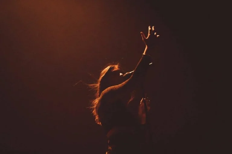 Who Put the Red Light on Lorde?
