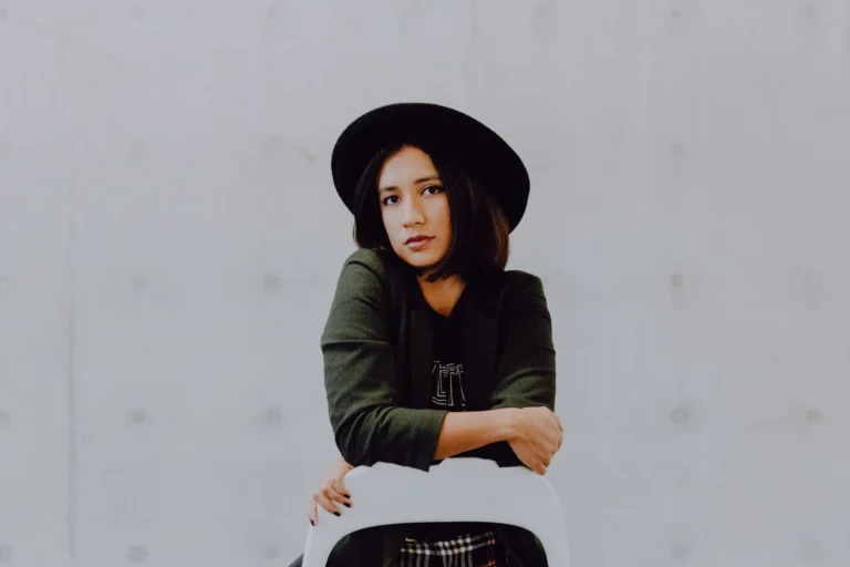 Raye Zaragoza, The “It Girl” We Need — What the FOLK is Up?
