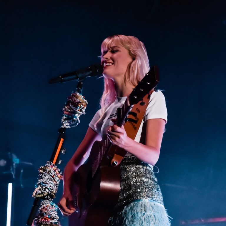 Photo Gallery: Maisie Peters at Roadrunner