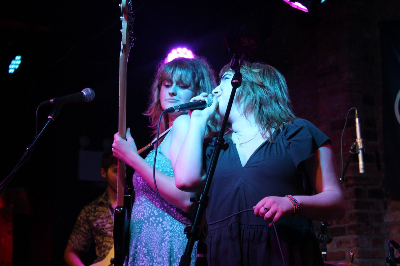 McQueeny and Sandt snuggle up during a performance at The Bitter End in NYC. Photo courtesy of Mel Telesmanic