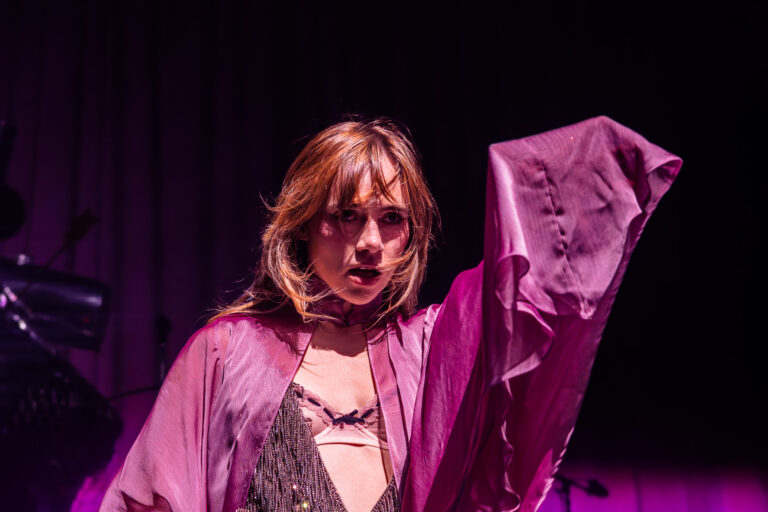 Photo gallery: Suki Waterhouse at MGM Music Hall